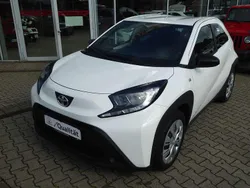 Schneeweiß Gebraucht 2025 Toyota Aygo Business Edition Kleinwagen | 18.390 € (Teuer)