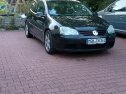 Schwarz Gebraucht 2004 VW Golf V Kleinwagen | 1.900 € (Fairer Preis)