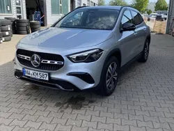 Lack hightechsilber Gebraucht 2025 Mercedes GLA180 Progressive SUV | 39.950 € (Fairer Preis)