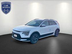Weiß (schneeweiß (weiß)) Gebraucht 2024 Kia Niro Vision SUV | 30.980 € (Fairer Preis)