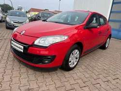 Rot Gebraucht 2013 Renault Mégane III Authentique Limousine | 4.990 € (Fairer Preis)