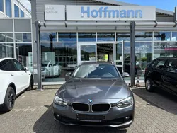 Grau Gebraucht 2016 BMW 318 Advantage Kombi | 12.450 € (Fairer Preis)