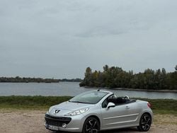 Grau Gebraucht 2009 Peugeot 207 CC Cabrio | 2.900 € (Fairer Preis)