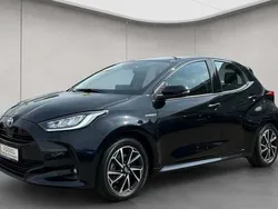 Schwarz Gebraucht 2021 Toyota Yaris Hybrid Club Limousine | 17.980 € (Fairer Preis)