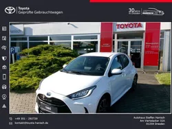 Weiß Gebraucht 2023 Toyota Yaris Hybrid Team Limousine | 23.490 € (Etwas zu teuer)