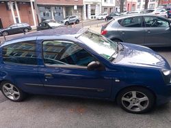 Blau Gebraucht 2003 Renault Clio II Kleinwagen | 700 €
