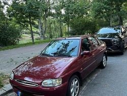 Rot Gebraucht 1996 Ford Escort Limousine | 350 € (Guter Preis)