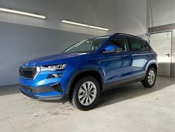 [8x8x] race blue metallic Neu 2025 Skoda Karoq Selection SUV | 34.090 € (Guter Preis)