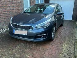 Grau Gebraucht 2016 Kia Ceed 2 Limousine | 7.800 € (Fairer Preis)