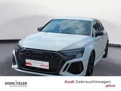 Gletscherweiß metallic Gebraucht 2024 Audi RS3 Sportback Ambiente Kleinwagen | 58.980 € (Fairer Preis)