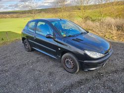 Schwarz Gebraucht 2005 Peugeot 206 Kleinwagen | 1.249 €