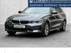 Grau Gebraucht 2022 BMW 320e Sport Line Kombi | 27.300 € (Fairer Preis)
