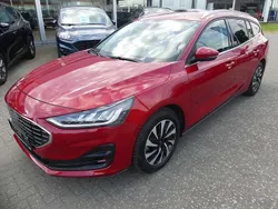 Fantastic red met. (metallic) Gebraucht 2024 Ford Focus Titanium Kombi | 25.300 € (Fairer Preis)