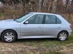 Silber Gebraucht 1999 Peugeot 306 Kleinwagen | 500 €