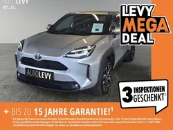 Silver (metallic) Gebraucht 2022 Toyota Yaris Hybrid Team SUV | 22.870 € (Fairer Preis)