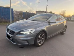 Grau Gebraucht 2018 Volvo V40 R-Design Kombi | 11.200 € (Fairer Preis)