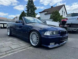 Blau Gebraucht 1995 BMW 318 Cabriolet M Sport Cabrio | 4.499 €