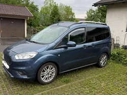 Blau Gebraucht 2021 Ford Tourneo Courier Titanium Van / Kleinbus | 13.000 € (Fairer Preis)