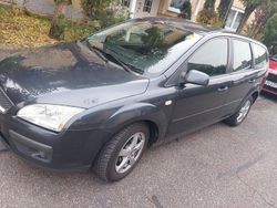 Grau Gebraucht 2005 Ford Focus Titanium Kombi | 2.300 € (Fairer Preis)