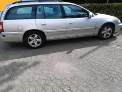 Silber Gebraucht 2004 Opel Omega Kombi | 1.800 €