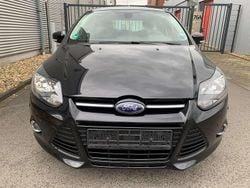 Schwarz Gebraucht 2011 Ford Focus Titanium Limousine | 3.700 € (Guter Preis)
