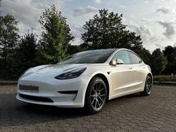 Weiß Gebraucht 2021 Tesla Model 3 Standard Range Plus Limousine | 25.450 € (Fairer Preis)