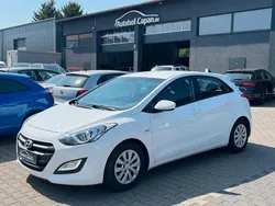 Weiß Gebraucht 2016 Hyundai i30 Classic Limousine | 9.499 € (Guter Preis)