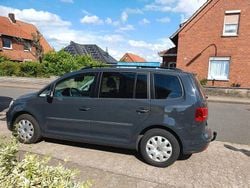 Grau Gebraucht 2014 VW Touran Trendline Van / Kleinbus | 6.900 € (Fairer Preis)