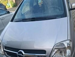 Silber Gebraucht 2005 Opel Meriva Van / Kleinbus | 900 € (Superpreis)