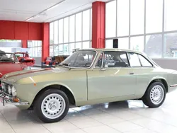Champagne metallic Gebraucht 1973 Alfa Romeo 2000 Coupé | 55.900 €