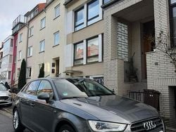 Grau Gebraucht 2015 Audi A3 Sportback Design Kleinwagen | 13.000 € (Etwas zu teuer)