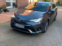 Grau Gebraucht 2015 Toyota Avensis Limousine | 12.000 €