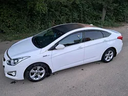 Weiß Gebraucht 2015 Hyundai i40 Limousine | 4.900 €