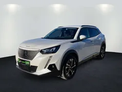 Lack weiss perlglänzend/typ au Gebraucht 2022 Peugeot e-2008 Allure SUV | 17.490 € (Guter Preis)