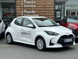 Weiß Neu 2025 Toyota Yaris Hybrid Business Edition Limousine | 24.990 € (Fairer Preis)
