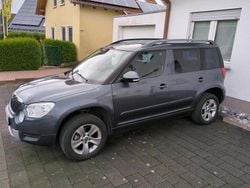 Grau Gebraucht 2009 Skoda Yeti SUV | 3.990 € (Fairer Preis)