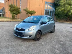 Grau Gebraucht 2007 Toyota Yaris Sol Limousine | 3.499 € (Fairer Preis)