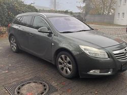 Grün Gebraucht 2010 Opel Insignia Kombi | 3.299 €