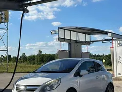 Weiß Gebraucht 2009 Opel Corsa Limousine | 2.550 € (Guter Preis)