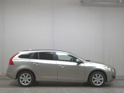 Seashell / metallic Gebraucht 2010 Volvo V60 Momentum Kombi | 4.290 € (Superpreis)