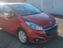 Rot Gebraucht 2018 Peugeot 208 Kleinwagen | 8.500 € (Fairer Preis)