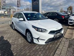 Casa white Gebraucht 2024 Kia Ceed Vision Kombi | 24.999 € (Fairer Preis)