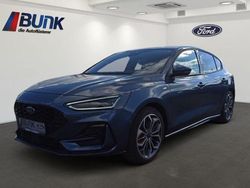 Chromablau metallic Gebraucht 2023 Ford Focus ST-Line Limousine | 21.700 € (Fairer Preis)