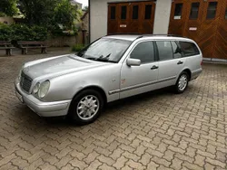 Silber Gebraucht 1999 Mercedes E240 Classic Kombi | 2.199 € (Fairer Preis)