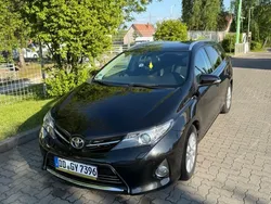 Schwarz Gebraucht 2014 Toyota Auris Edition Limousine | 5.999 € (Etwas zu teuer)