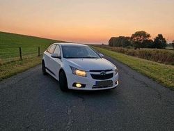 Weiß Gebraucht 2012 Chevrolet Cruze Limousine | 3.199 € (Teuer)