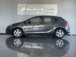 Silber Gebraucht 2015 Opel Astra Selection Limousine | 9.998 € (Etwas zu teuer)