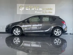Silber Gebraucht 2015 Opel Astra Selection Limousine | 9.998 € (Etwas zu teuer)