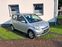 Silber Gebraucht 2009 Daihatsu Sirion Kleinwagen | 1.600 € (Guter Preis)