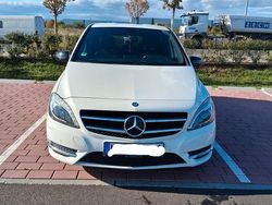 Weiß Gebraucht 2012 Mercedes B180 Van / Kleinbus | 8.500 € (Fairer Preis)